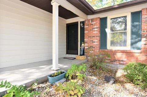 537 Treetop Trail Dr, Manchester, MO 63021 photo 2