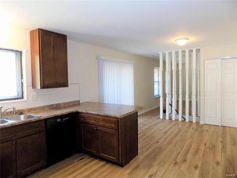 1221 Derbyshire Dr, Manchester, MO 63021 photo 6