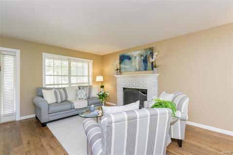 409 Oaktree Crossing Ct, Ballwin, MO 63021 photo 5