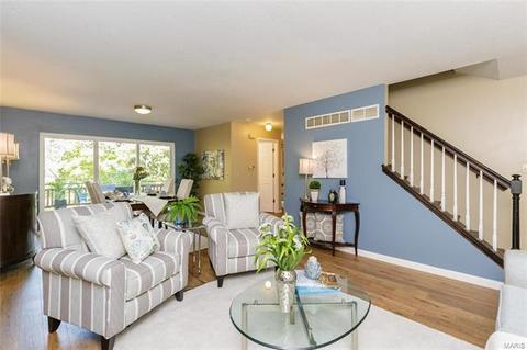 409 Oaktree Crossing Ct, Ballwin, MO 63021 photo 3