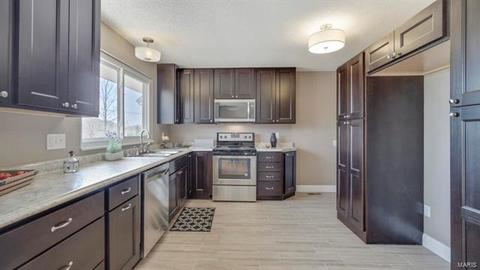310 Twistedoak Ct, Ballwin, MO 63021 photo 14