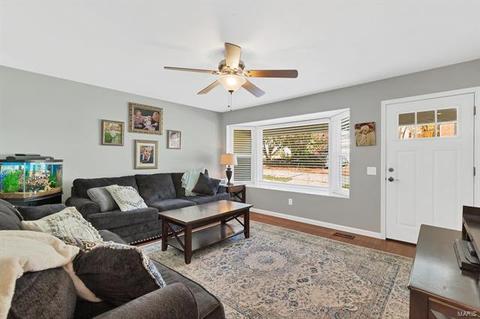 340 Parma, Ballwin, MO 63021 photo 2