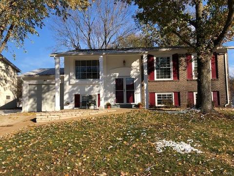 890 Torino Dr, Ballwin, MO 63021 photo 2