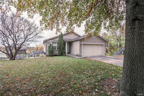 846 Whispering Rock Dr, O'fallon, MO 63366 photo 2