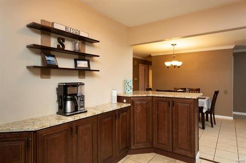 1212 Rivoli Dr, Manchester, MO 63011 photo 5