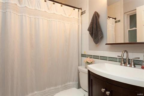1212 Rivoli Dr, Manchester, MO 63011 photo 9
