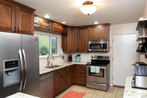 1212 Rivoli Dr, Manchester, MO 63011 photo 3