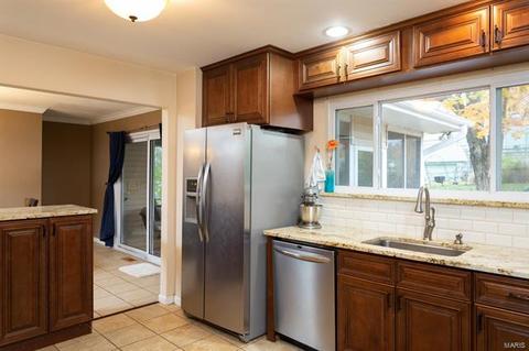 1212 Rivoli Dr, Manchester, MO 63011 photo 7