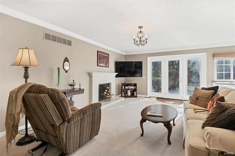 796 Berquist Dr, Ballwin, MO 63011 photo 5
