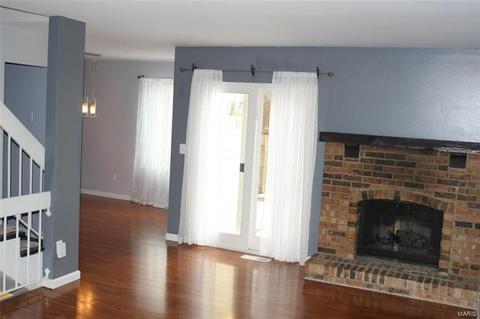 343 Quail Village Ct, Ballwin, MO 63021 photo 2
