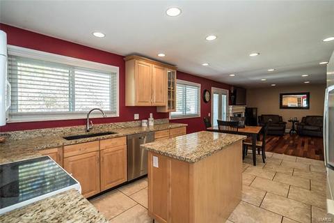 1056 Parkwatch Dr, Ballwin, MO 63011 photo 31