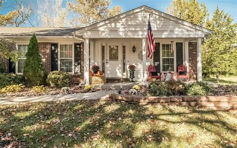 1056 Parkwatch Dr, Ballwin, MO 63011 photo 6