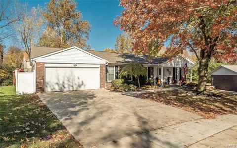 1056 Parkwatch Dr, Ballwin, MO 63011 photo 5