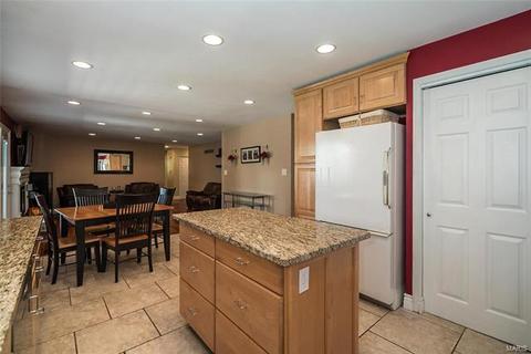 1056 Parkwatch Dr, Ballwin, MO 63011 photo 30