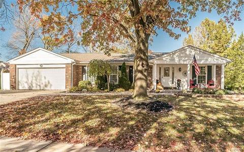 1056 Parkwatch Dr, Ballwin, MO 63011 photo 1