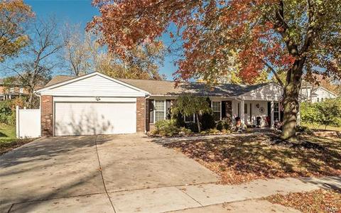1056 Parkwatch Dr, Ballwin, MO 63011 photo 4