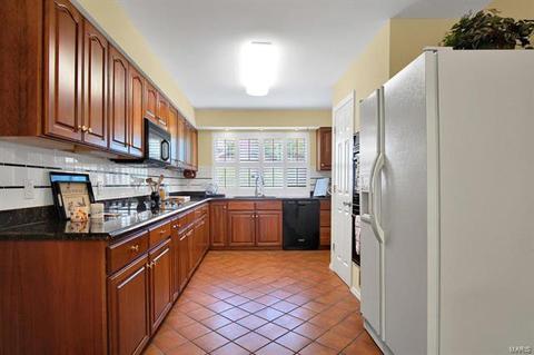 417 Glan Tai, Manchester, MO 63011 photo 2