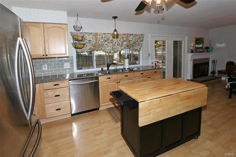655 Twigwood Dr, Ballwin, MO 63021 photo 9
