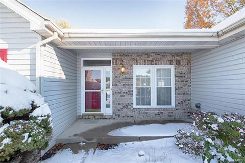 6 Treeline Dr, O'fallon, MO 63366 photo 2
