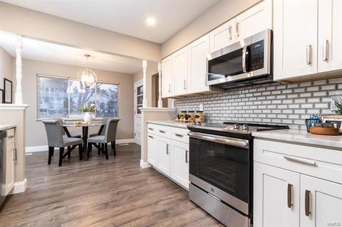 9365 Cinnabar, Saint Louis, MO 63126 photo 8
