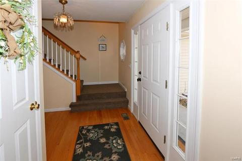 1048 Johanna Dr, Ballwin, MO 63021 photo 4