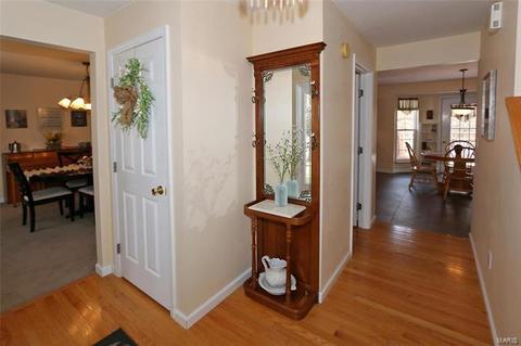 1048 Johanna Dr, Ballwin, MO 63021 photo 5
