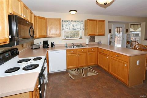 1048 Johanna Dr, Ballwin, MO 63021 photo 11