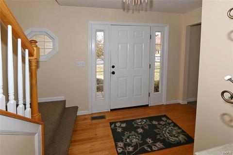1048 Johanna Dr, Ballwin, MO 63021 photo 3