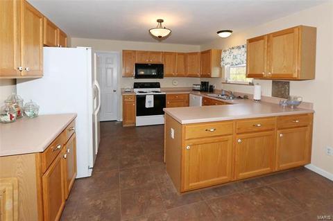 1048 Johanna Dr, Ballwin, MO 63021 photo 12