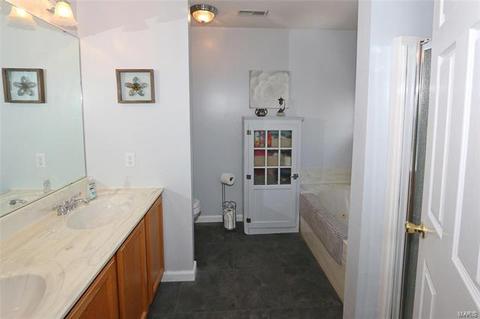1048 Johanna Dr, Ballwin, MO 63021 photo 20