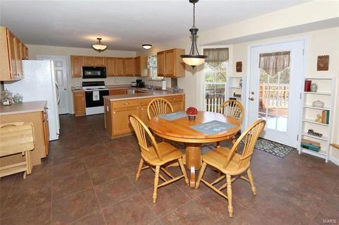 1048 Johanna Dr, Ballwin, MO 63021 photo 14