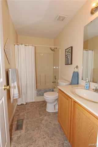 1048 Johanna Dr, Ballwin, MO 63021 photo 24