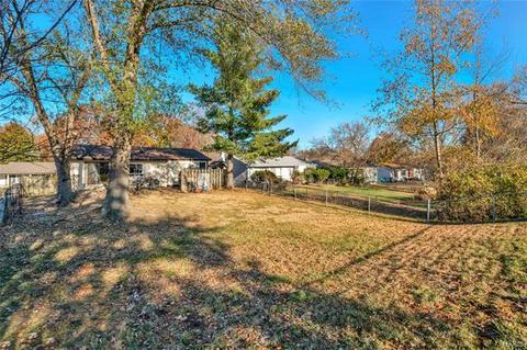 688 Walnut Point Ct, Ballwin, MO 63021 photo 3