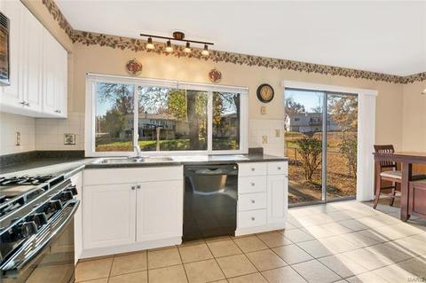 688 Walnut Point Ct, Ballwin, MO 63021 photo 13