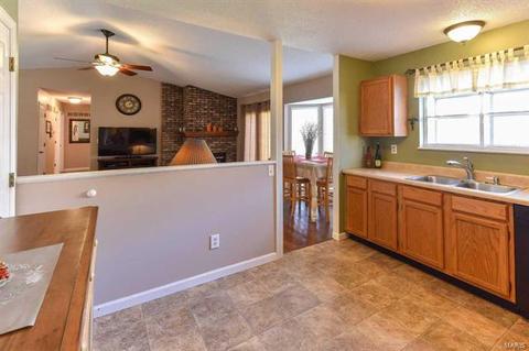 523 Chapparal Dr, O'fallon, MO 63368 photo 6