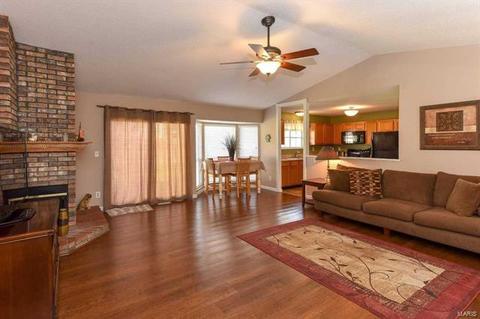 523 Chapparal Dr, O'fallon, MO 63368 photo 4