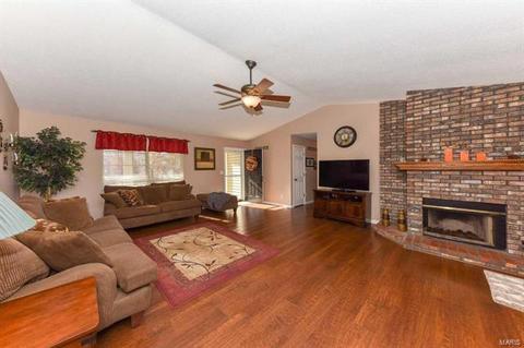 523 Chapparal Dr, O'fallon, MO 63368 photo 3