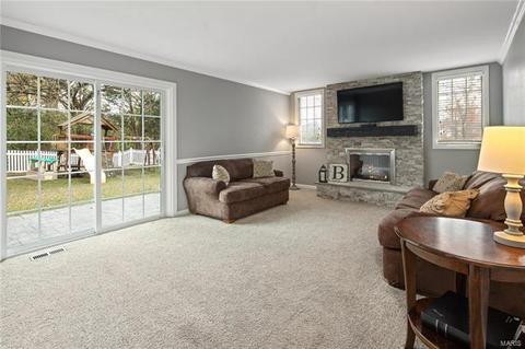 548 Kenilworth Ln, Ballwin, MO 63011 photo 9