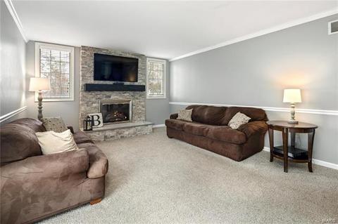 548 Kenilworth Ln, Ballwin, MO 63011 photo 8