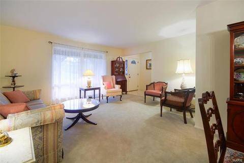 412 Bedford Ln, Ballwin, MO 63011 photo 4