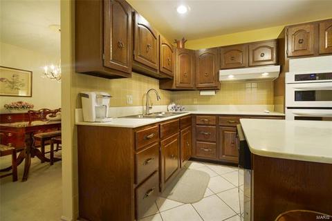 412 Bedford Ln, Ballwin, MO 63011 photo 9