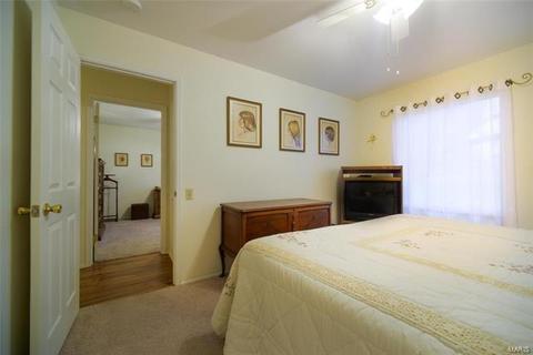 412 Bedford Ln, Ballwin, MO 63011 photo 25