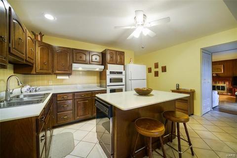 412 Bedford Ln, Ballwin, MO 63011 photo 8