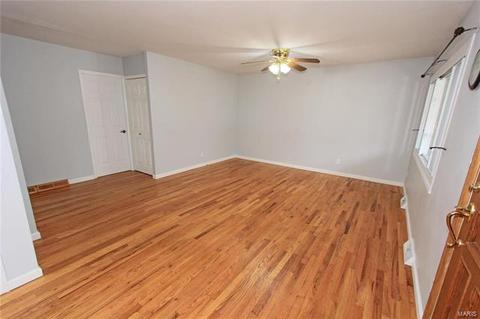 808 Rauscher, Ballwin, MO 63011 photo 4