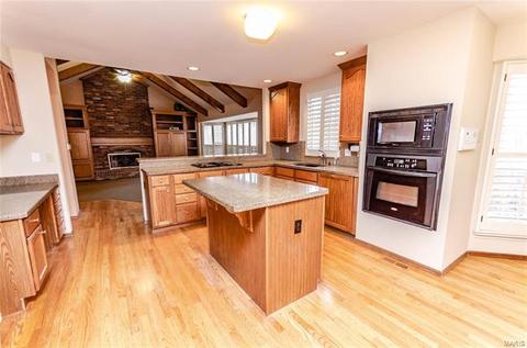 391 Lauren Lndg, Ballwin, MO 63021 photo 3