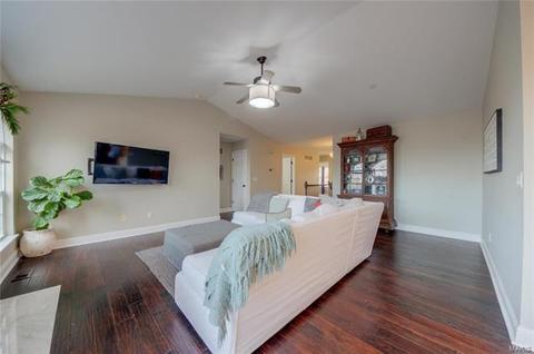 817 Top Notch Ln, Eureka, MO 63025 photo 4