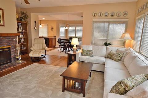 1008 Hemingway Ln, Weldon Spring, MO 63304 photo 2