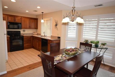 1008 Hemingway Ln, Weldon Spring, MO 63304 photo 5