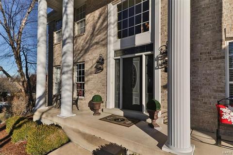 578 Castle Ridge Dr, Ballwin, MO 63021 photo 2