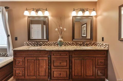 578 Castle Ridge Dr, Ballwin, MO 63021 photo 21